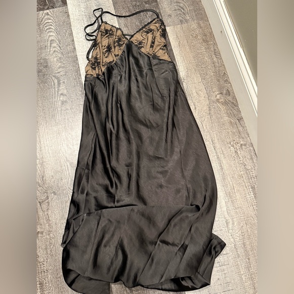 NEW Runaway The Label Nadalia MIDI Dress - Picture 4 of 4